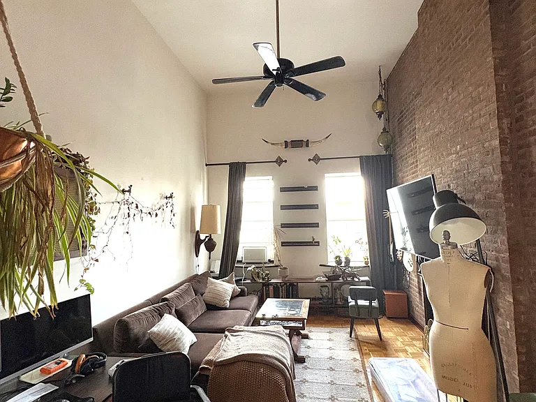 751 Manhattan Ave #4R — Photo 1