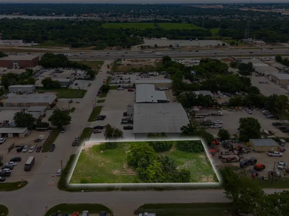 5200 Saunders Rd, Fort Worth, TX 76119