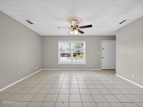 4th image of 7807 KNOLL Drive N