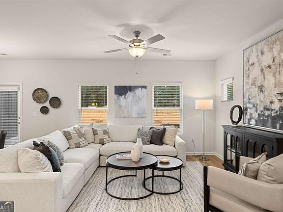 3rd image of 1043 Merritt Dr #90