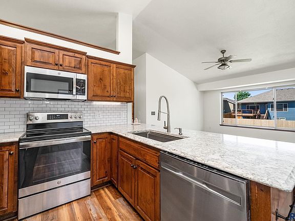 5th image of 2301 S Ollerich Ave Avenue