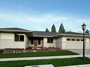 542 Autumn Hills Dr, Medford, OR