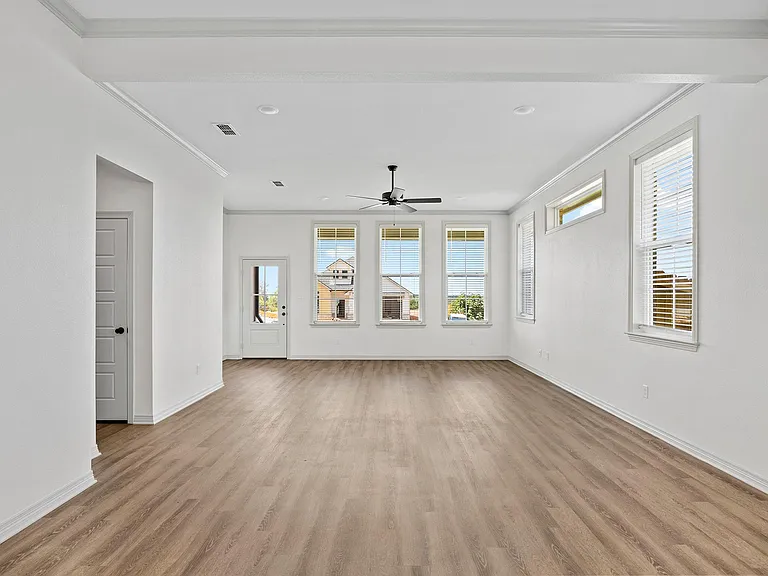 8430 Lakeway Dr — Photo 3