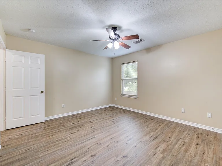 605 Center St #B — Photo 27