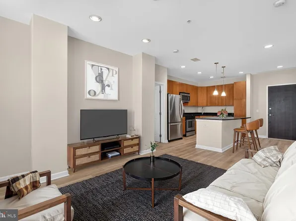 444 W Broad St Unit 204, Falls Church, VA 22046