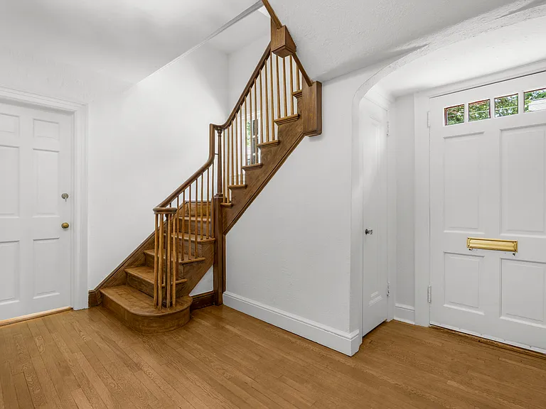 121 Walworth Ave — Photo 18