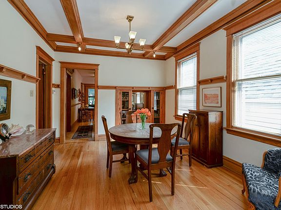 3rd image of 1958 W Berwyn Ave #1
