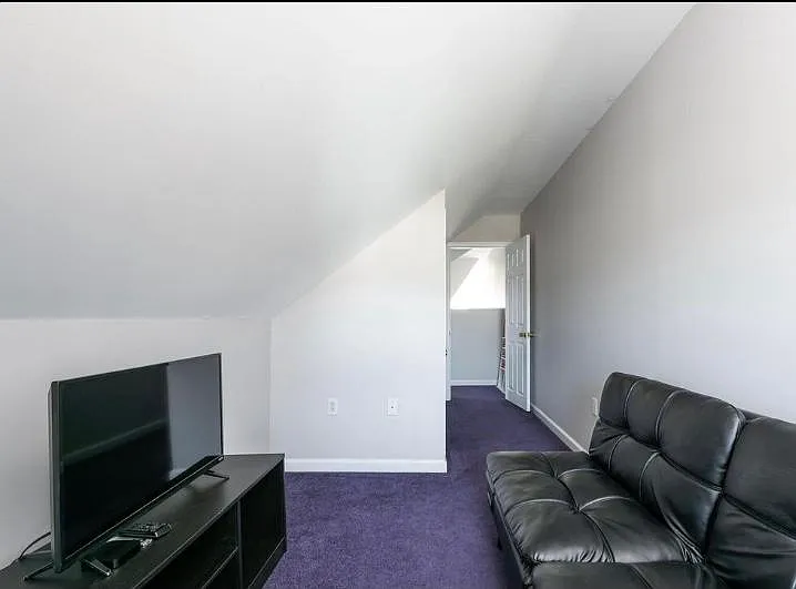 131 S Gay St — Photo 3