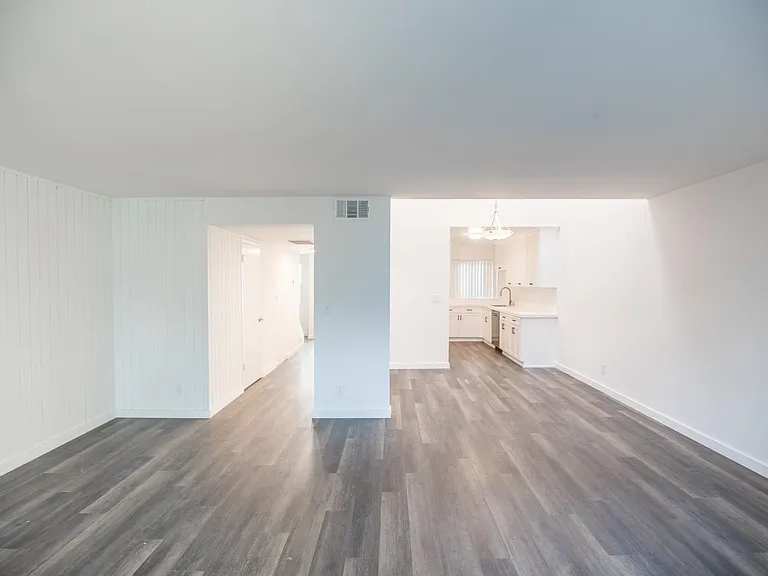 12659 Moorpark St #12 — Photo 13