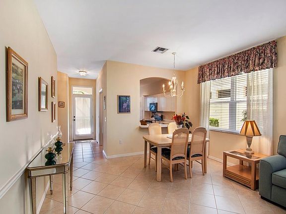3rd image of 1640 Victoria Cir