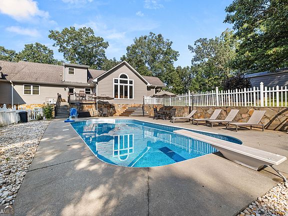 2nd image of 212 Knots Landing Dr