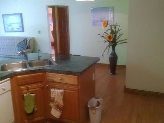 4th image of 1070 Montrose Ave