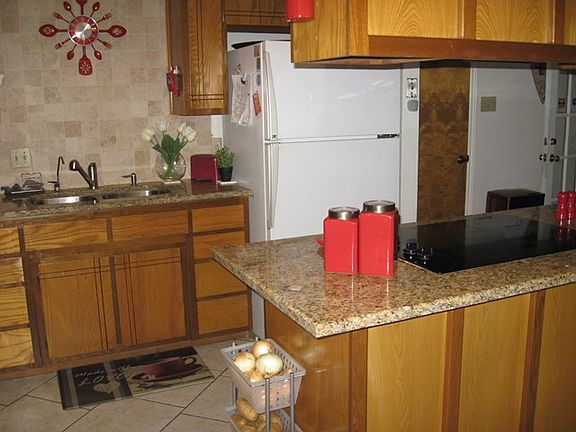 4th image of 24 Graves Ct