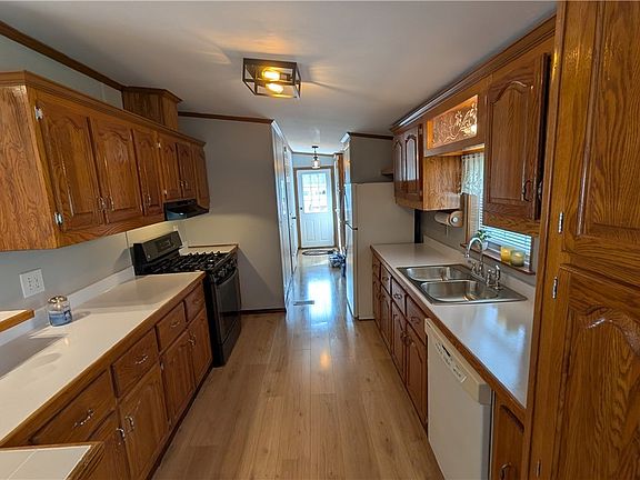2nd image of 4205 Wethersfield Rd
