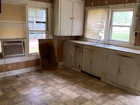 3rd image of 710 W Nezpique St