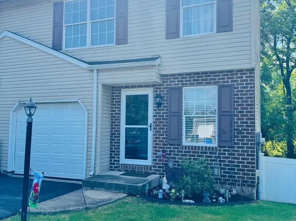 1833 Wyatt Cir, Dover, PA 17315