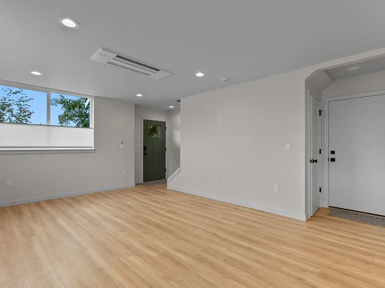 2509 N 42nd St — Photo 12