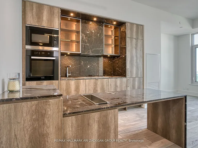 11 Yorkville Ave #5806 — Photo 2