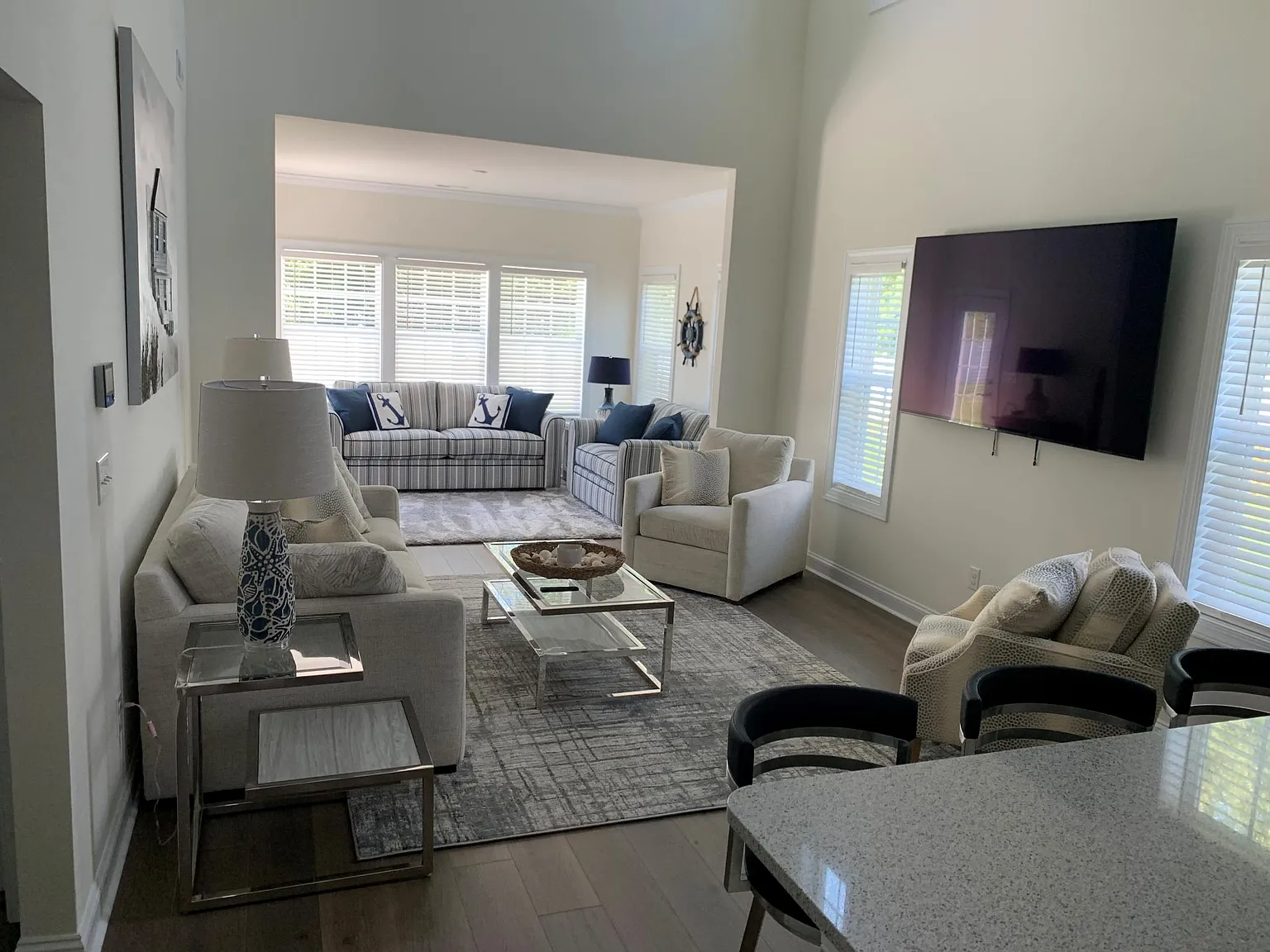 4 bed, 3.5 bath, 2300 sqft, $2,500 — Photo 2