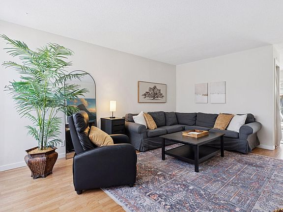 4th image of 6499 Barrie Rd