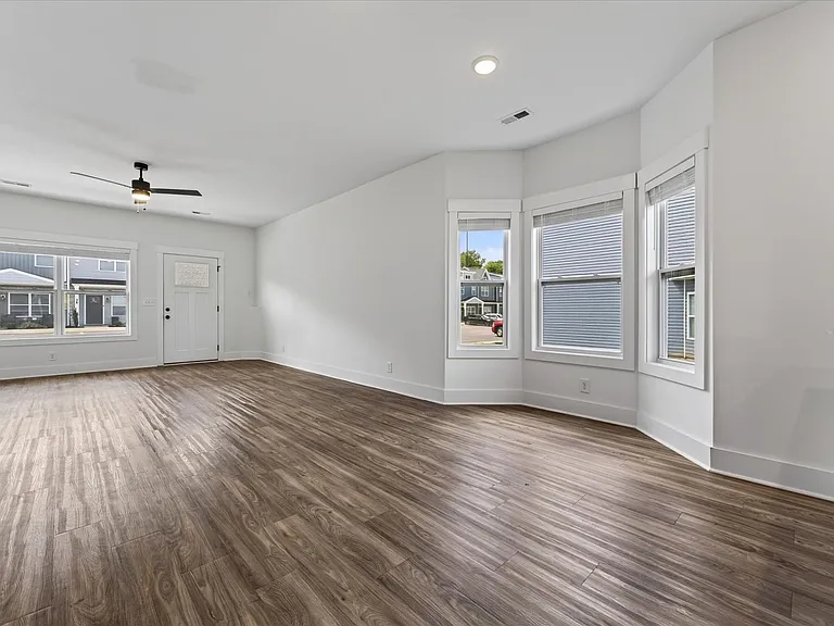 319 Front Ridge Cir — Photo 10