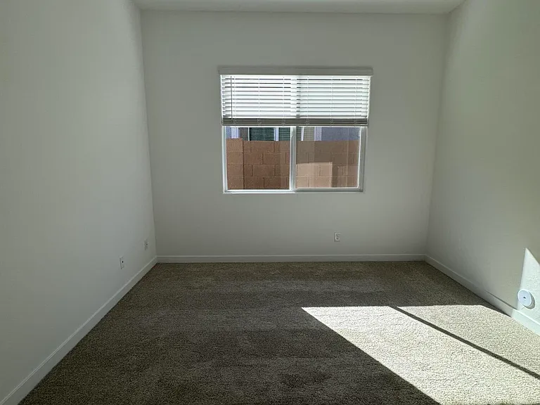 3173 W Peak View Rd — Photo 24