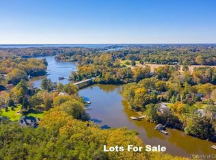 5 Irvington Rd, White Stone, VA 22578