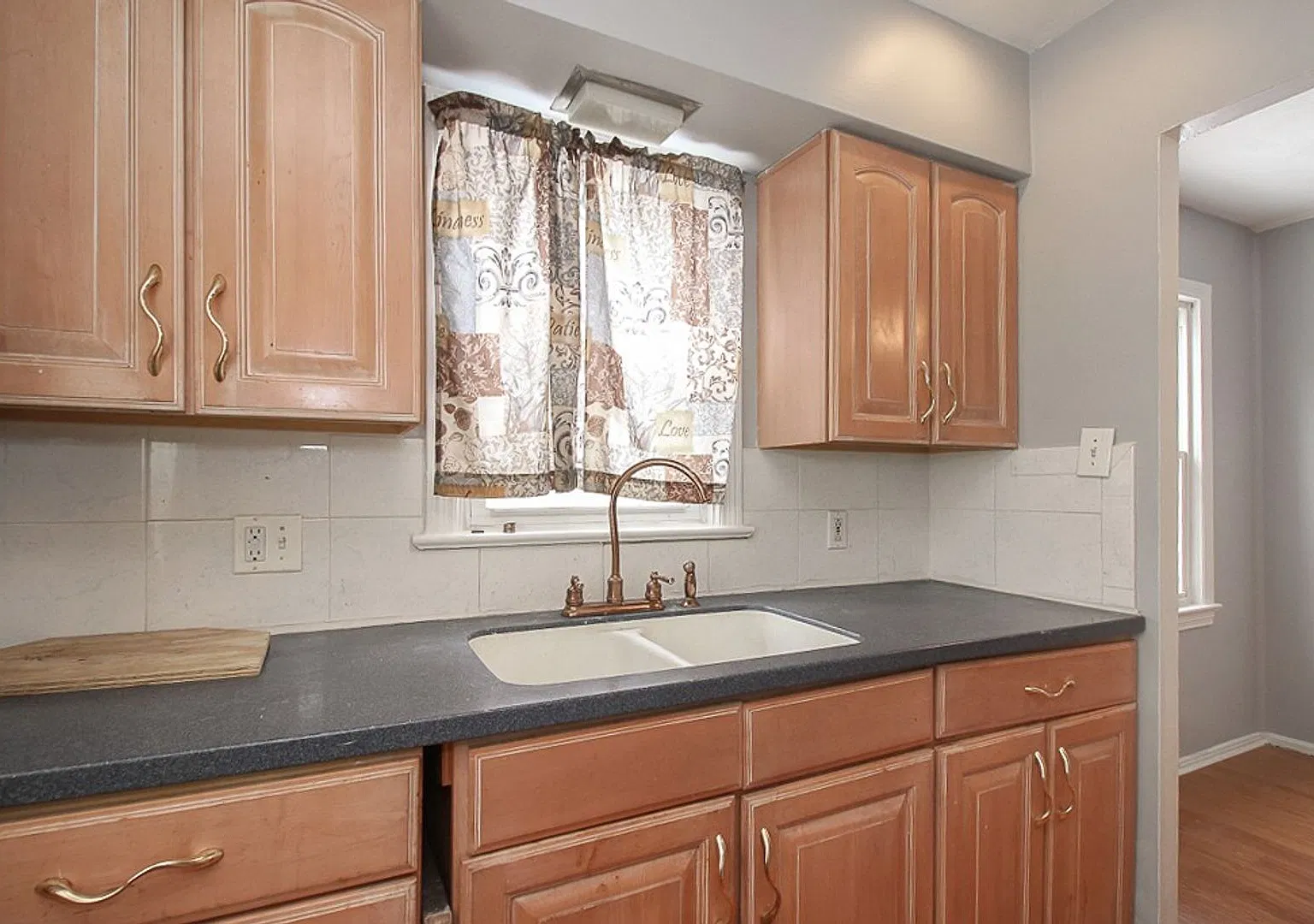 Four bedroom/1 Bath Single Family House! — Photo 4