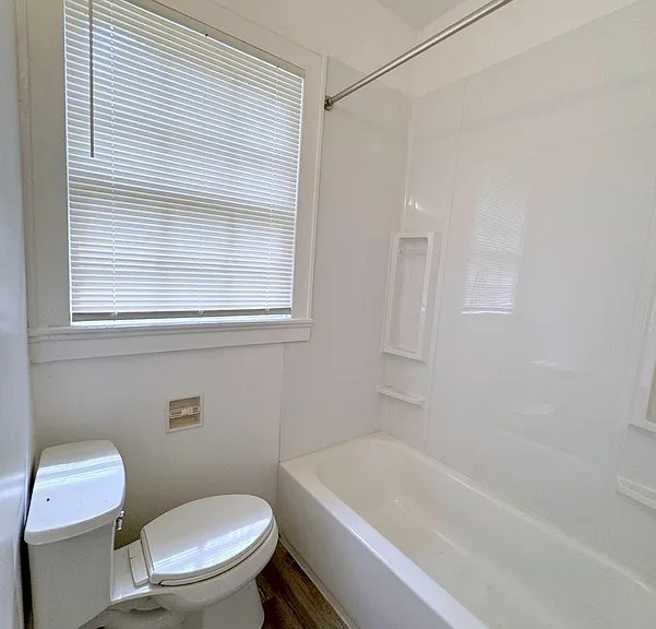 1716 Winona Ave — Photo 9