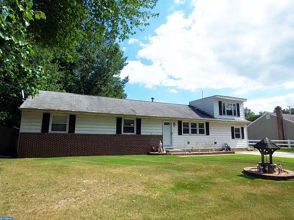 2nd image of 106 Lincoln Dr