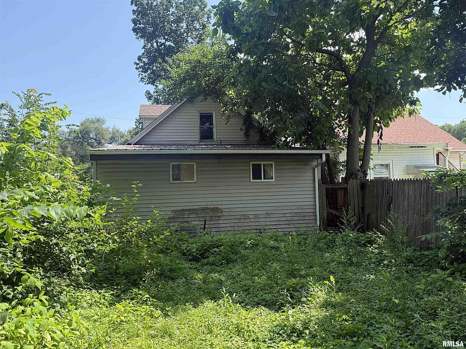 2nd image of 907 E Virginia Ave