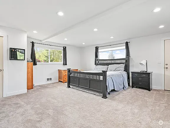 21235 Plaza Dr — Photo 13