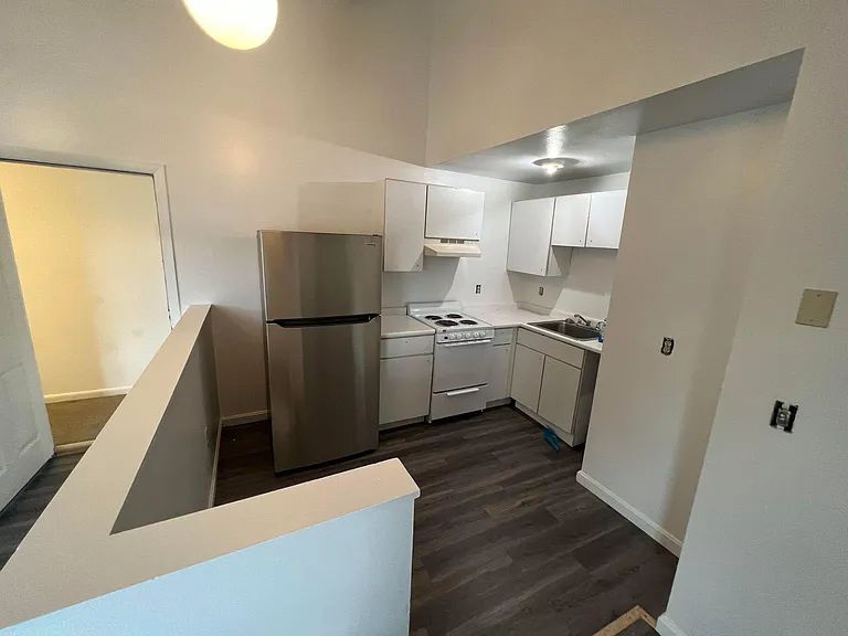 592 Lafayette Rd #6 — Photo 4