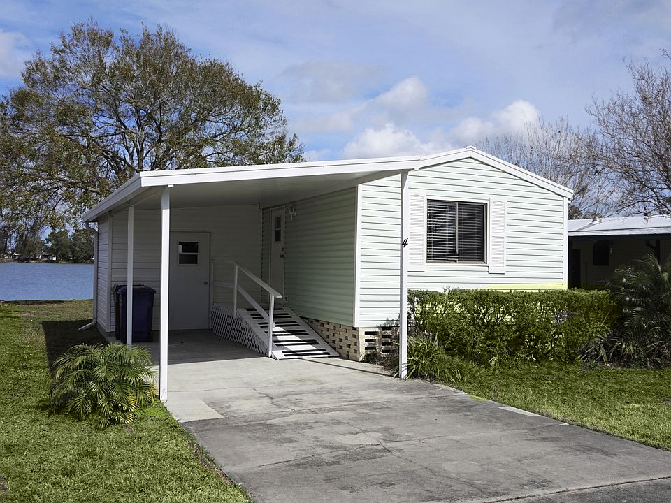 1st image of 4 Lakeview Dr