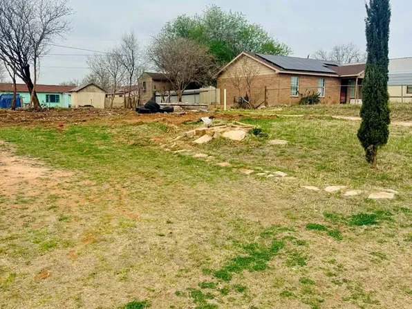 407 College St, Coahoma, TX 79511