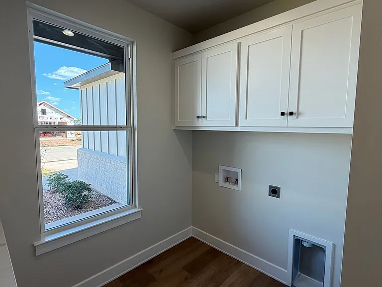 7802 Enderby Ln — Photo 10