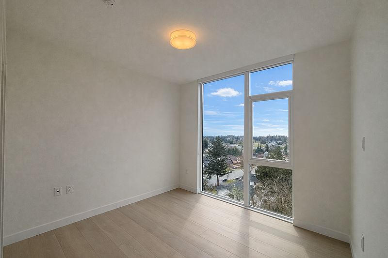 Surrey Apartment for rent - 2 Bedrooms — photo 12