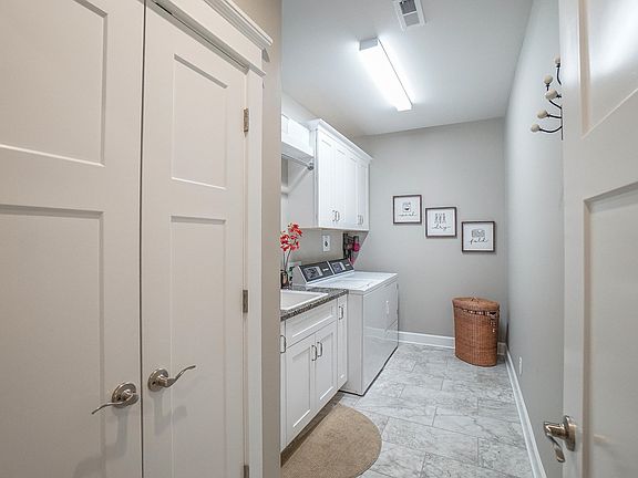 4th image of 1923 Camden Dr