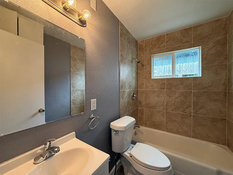 8010 Roswell St #3 — Photo 10