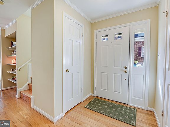 3rd image of 1135 N Taylor St