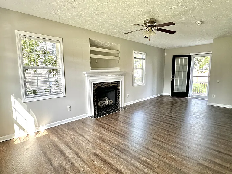 4425 Scenic Pines Dr — Photo 3