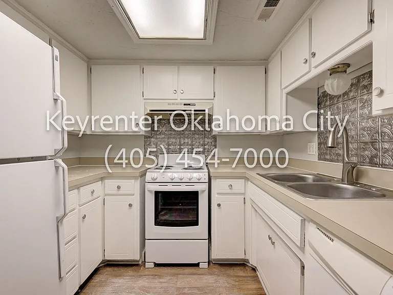 6550 N Meridian Ave Townhouse — Photo 14