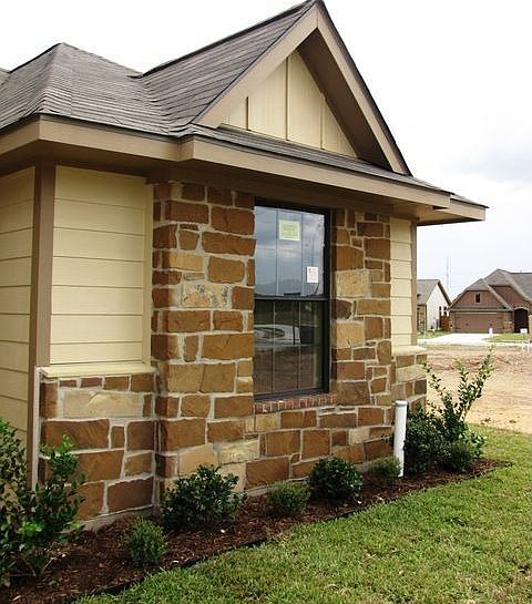 2nd image of 1028 Venice Dr