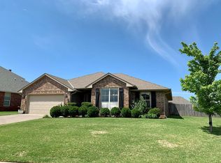 7113 Cherokee Ct, Warr Acres, OK 73132