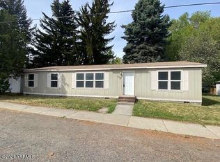 1108 Tieton Ave, Tieton, WA
