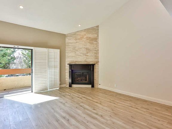 4th image of 12355 Chandler Blvd #203