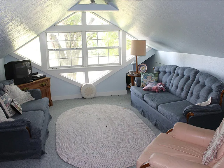 14808 Whitman Rd — Photo 15
