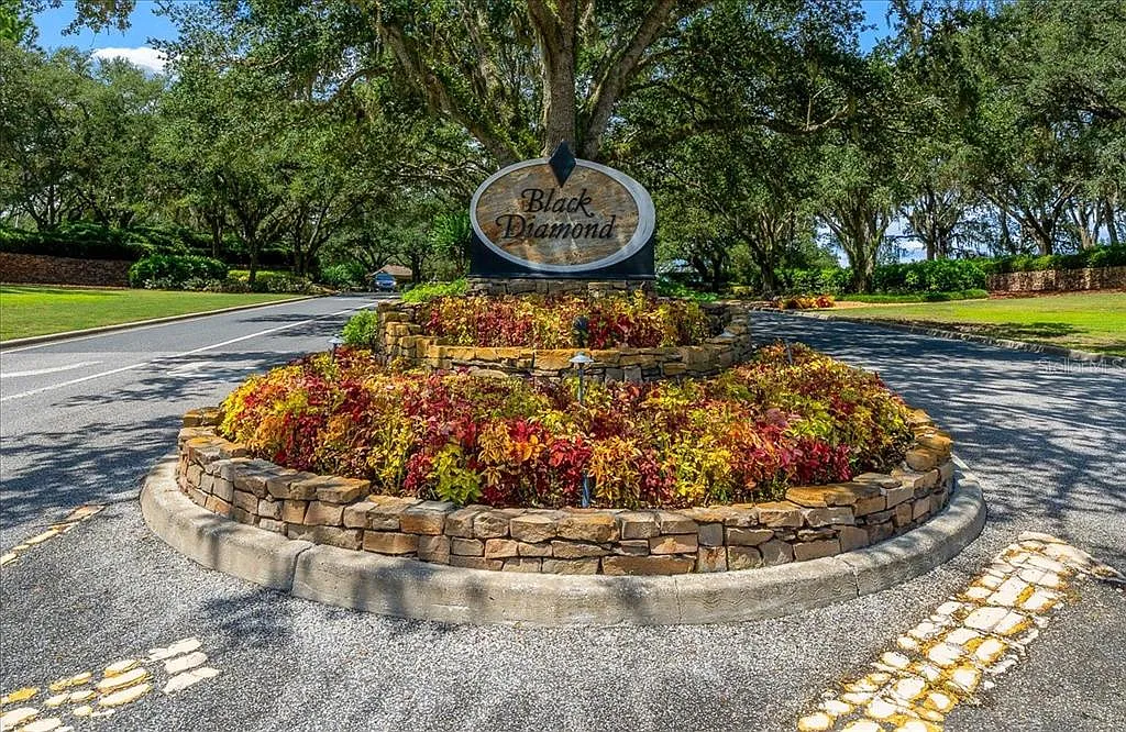 3 bed, 2.0 bath, 2350 sqft, $3,400 — Photo 3