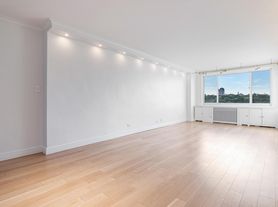 1270 5th Ave