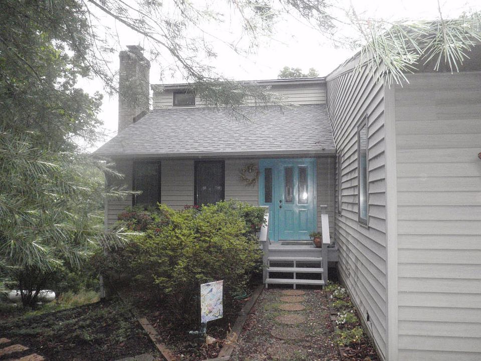 1st image of 211 Lochwood Ave